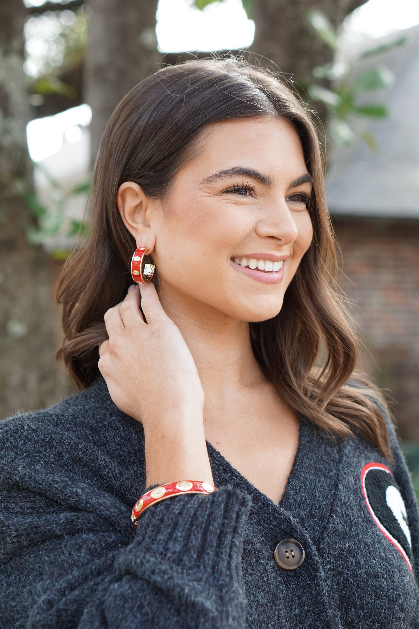 Georgia Bulldogs Sculpted Enamel Logo Hinge Bangle in Red
