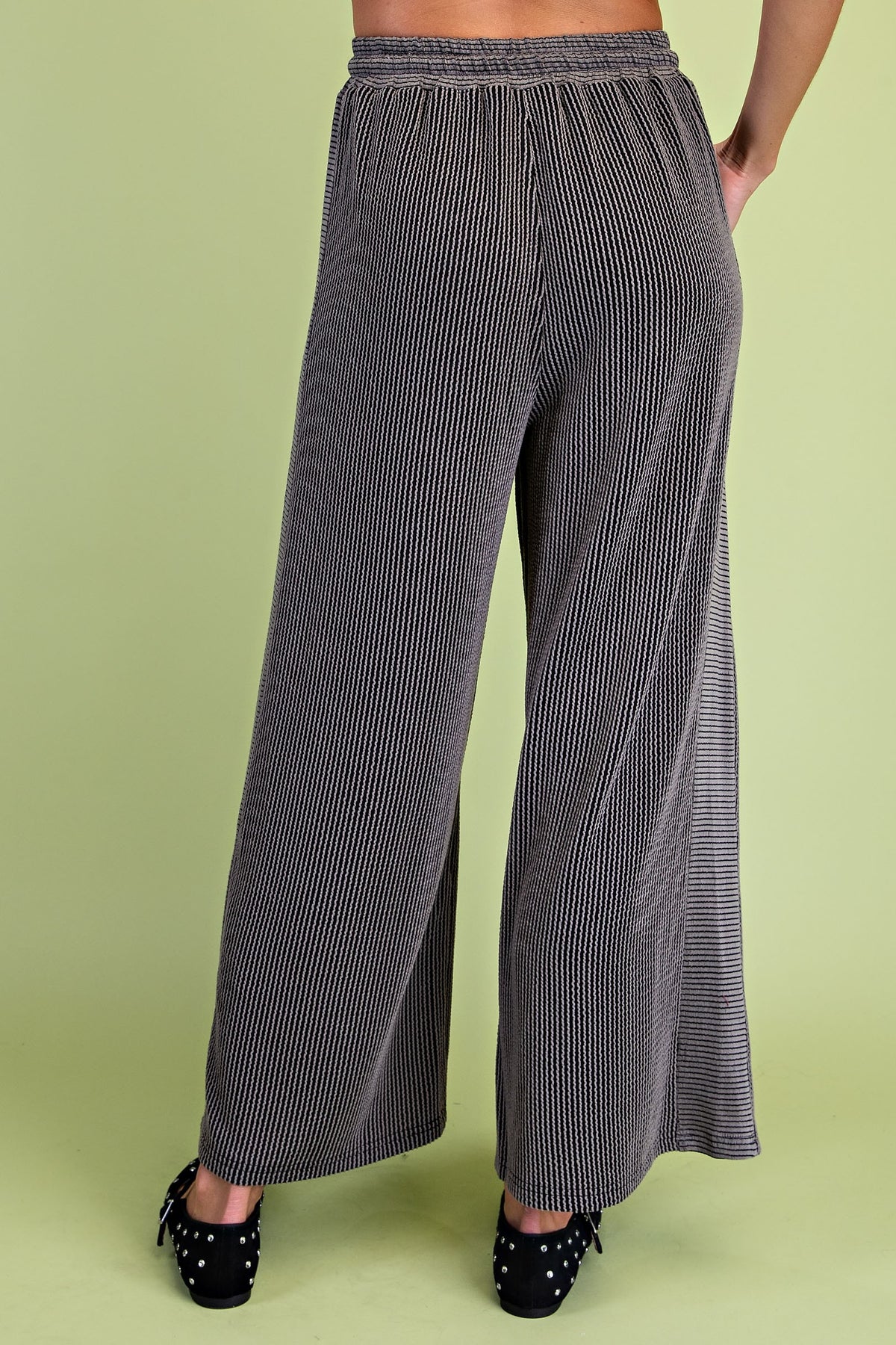 Wavy Ribbed Knit Bottoms in Black