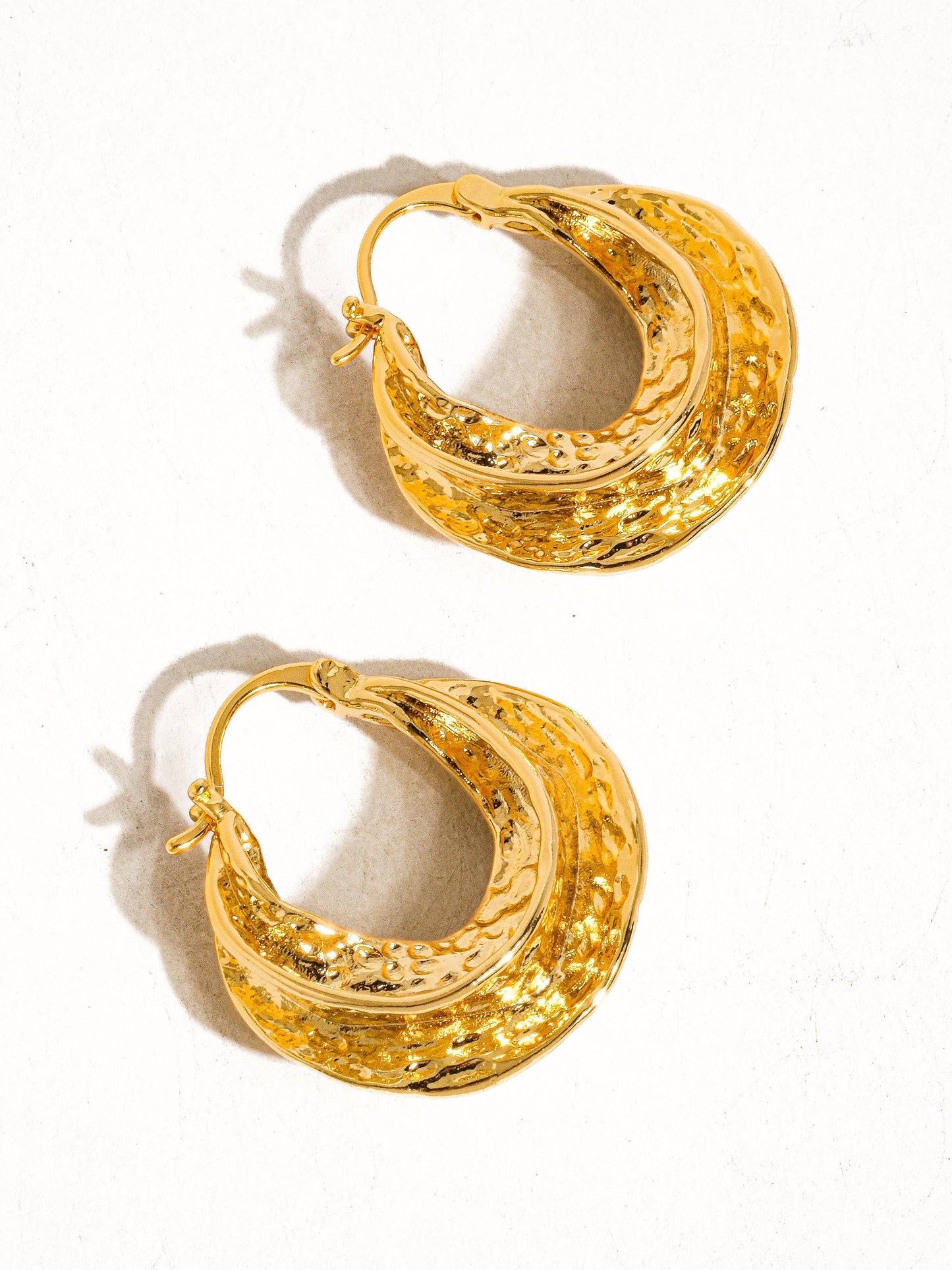 Winfred 18K Gold Swirl Hoop Earring: Yellow Gold