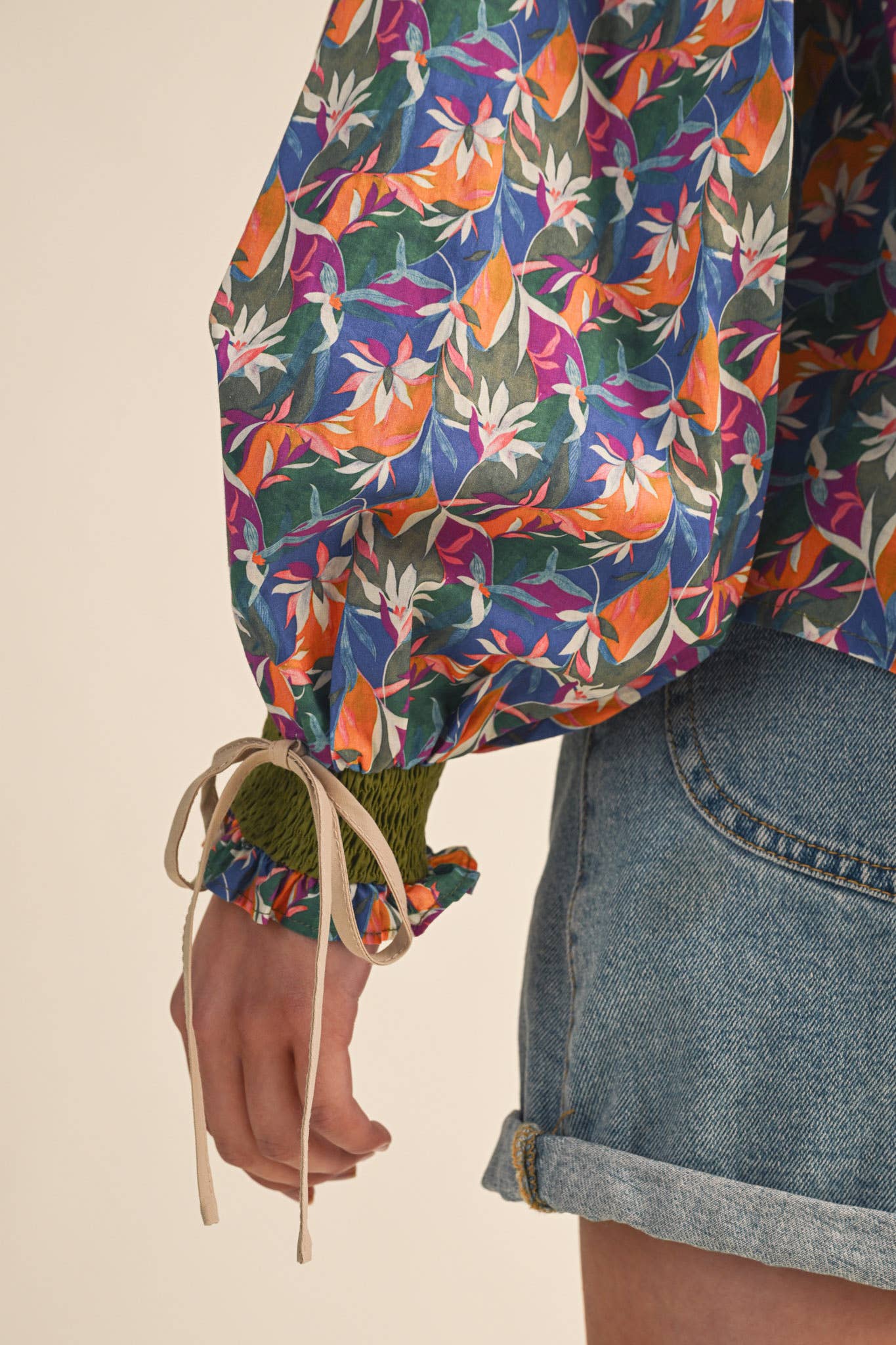 Contrast Detailed Puff Sleeve Top