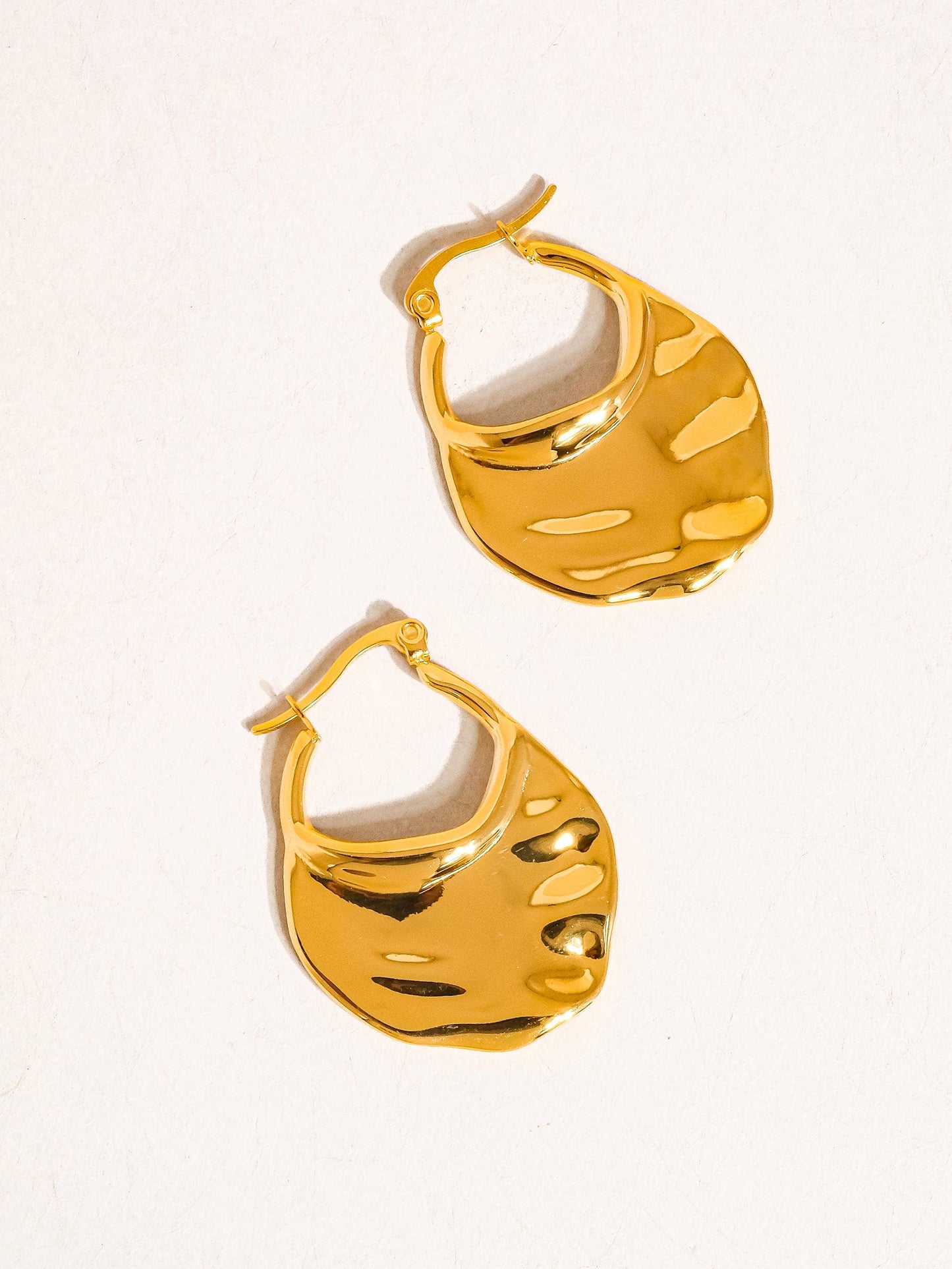 Jinni 18K Gold Non-Tarnish Classic Hoop Earring: Yellow Gold