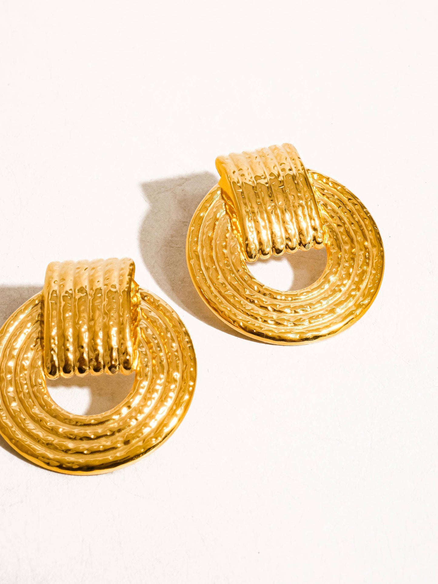 Candela 18k Gold Non-Tarnish Stripe Hoop Earring: Yellow Gold