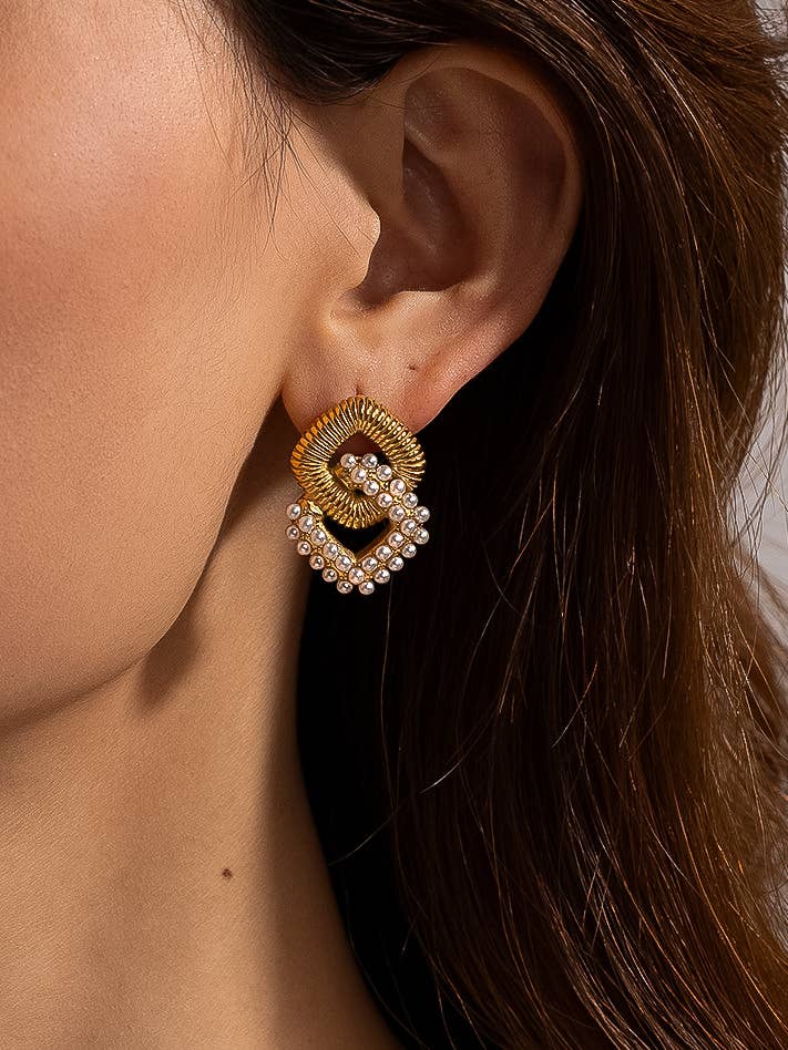 Cometa 18K Gold Non-Tarnish Pearl Chain Earring: Yellow Gold