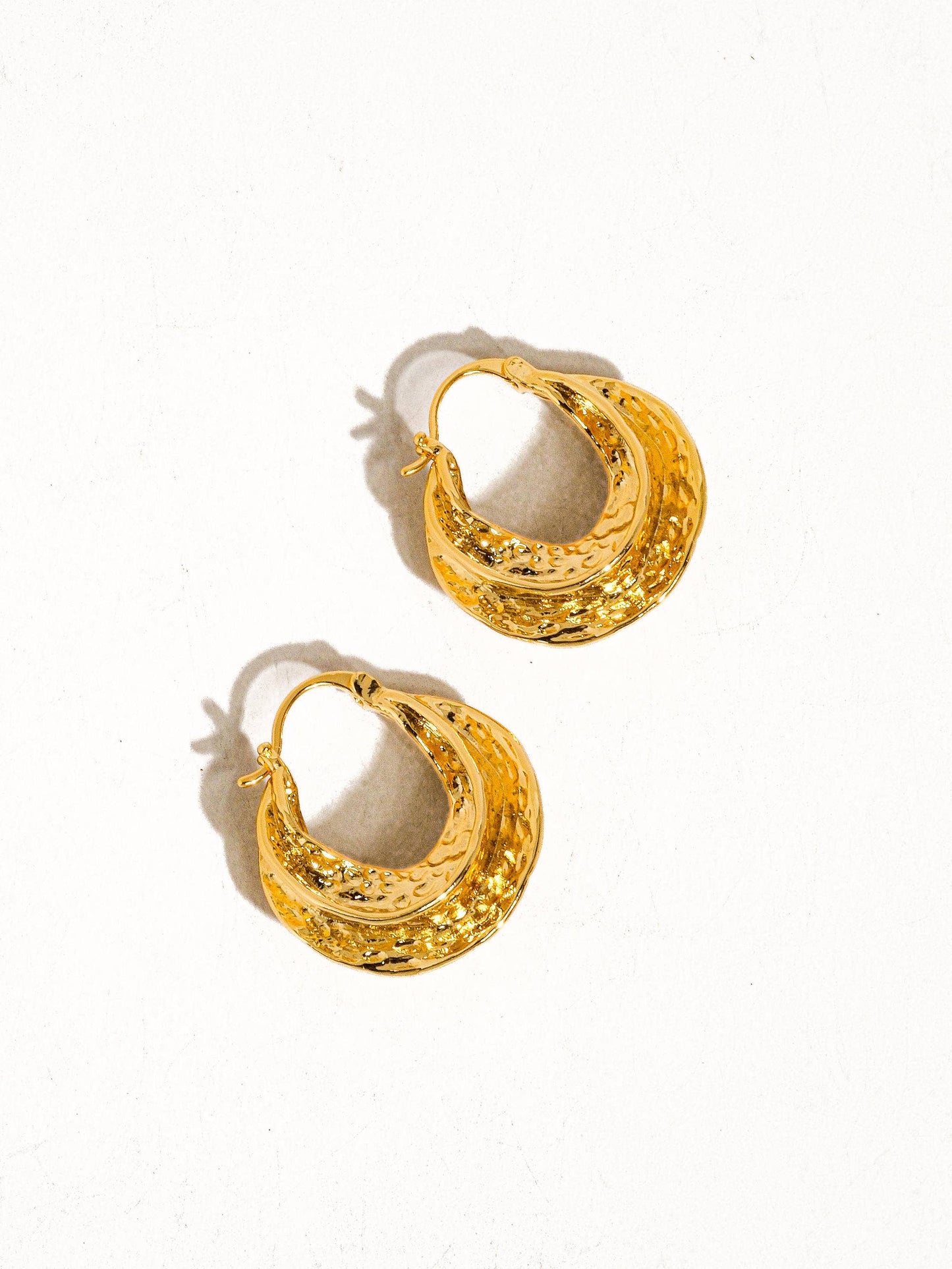 Winfred 18K Gold Swirl Hoop Earring: Yellow Gold