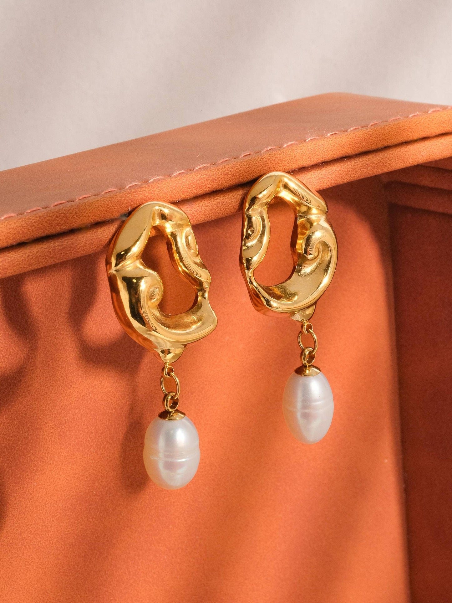Nerissa 18K Gold Non-Tarnish Abstract Pearl Earring: Yellow Gold