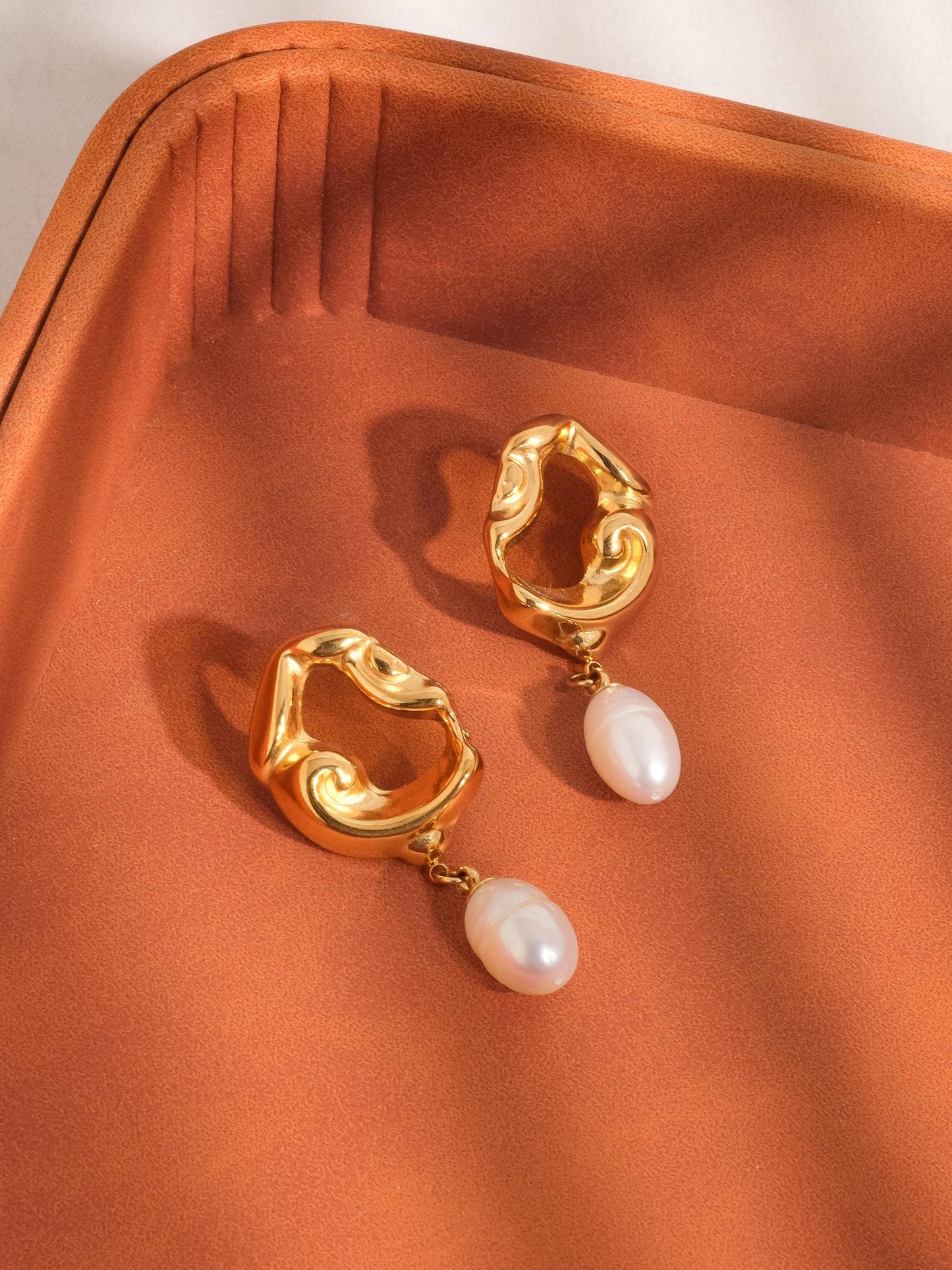 Nerissa 18K Gold Non-Tarnish Abstract Pearl Earring: Yellow Gold