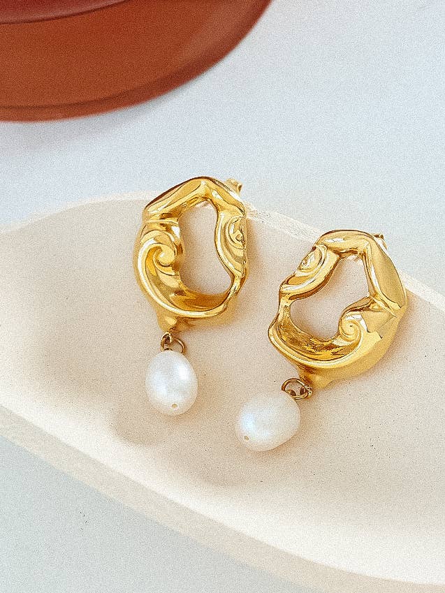 Nerissa 18K Gold Non-Tarnish Abstract Pearl Earring: Yellow Gold