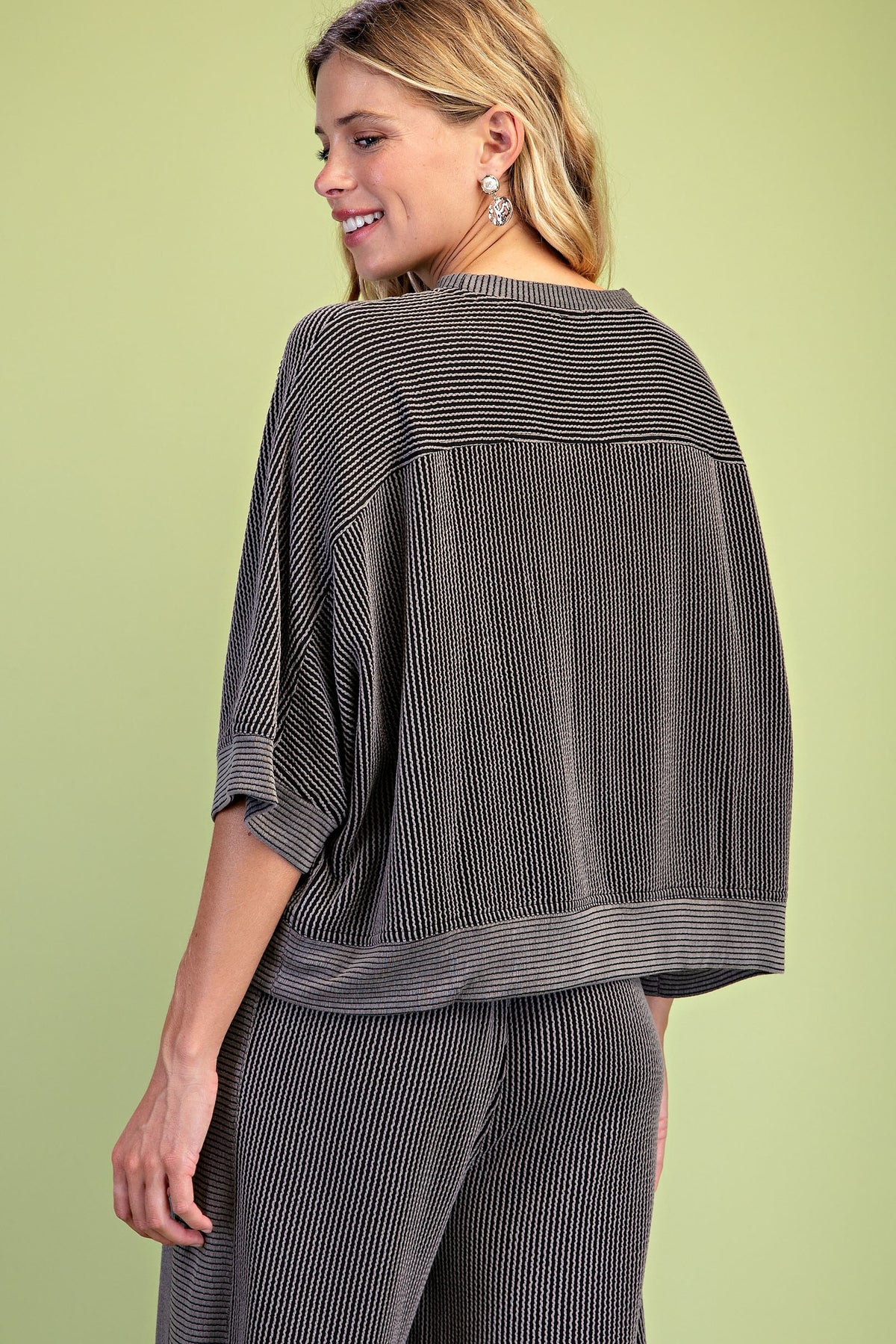 Wavy Ribbed Knit Top in Black