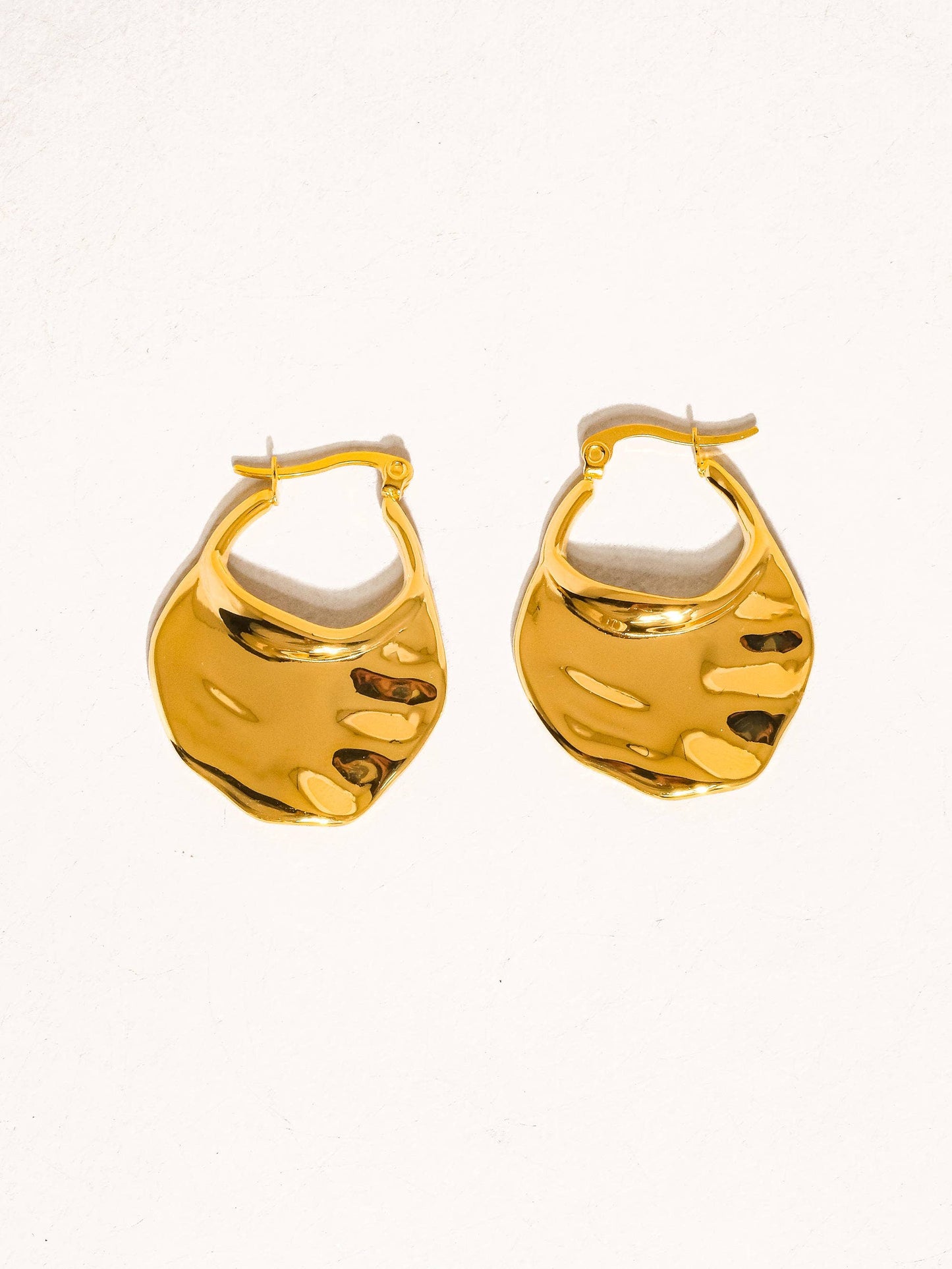 Jinni 18K Gold Non-Tarnish Classic Hoop Earring: Yellow Gold