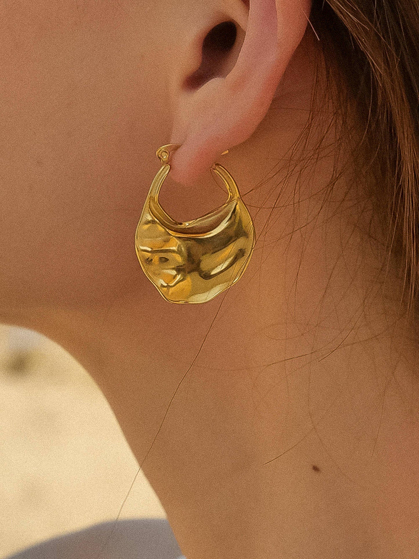 Jinni 18K Gold Non-Tarnish Classic Hoop Earring: Yellow Gold